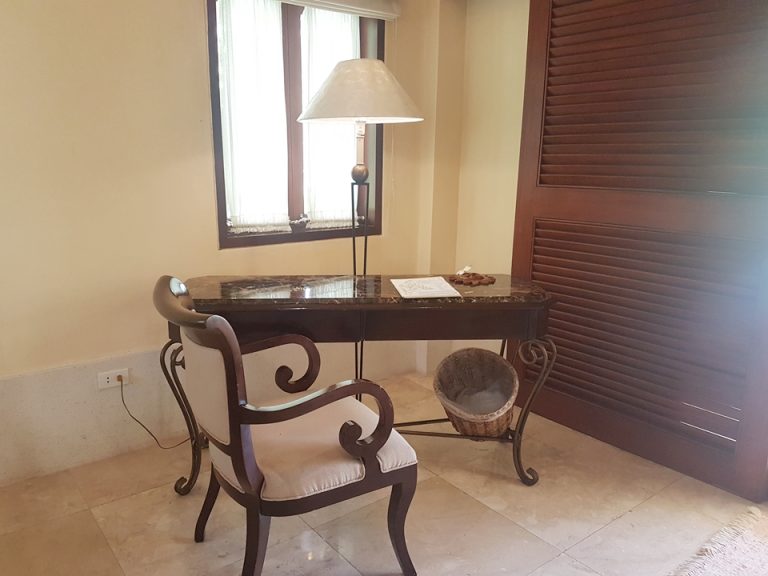 リビング:デスク