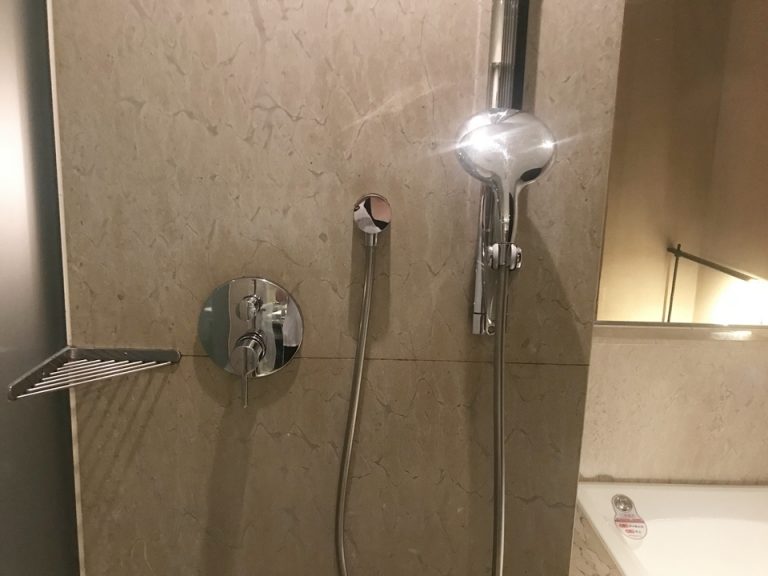 シャワー