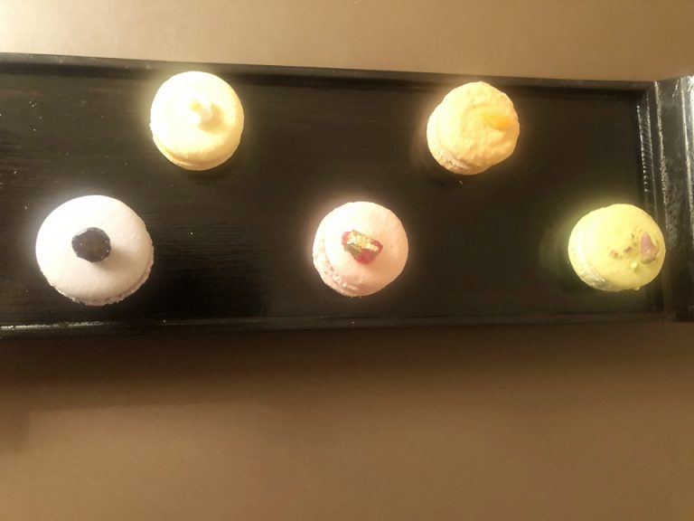 ウェルカムスイーツ。こちらは部屋に入ってしばらくしてから運んで来てくれました