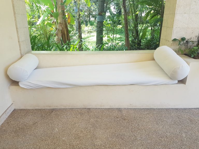 客室:入口横にあるソファー