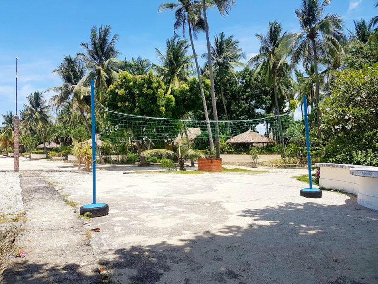 ビーチにあるバレーボールコート