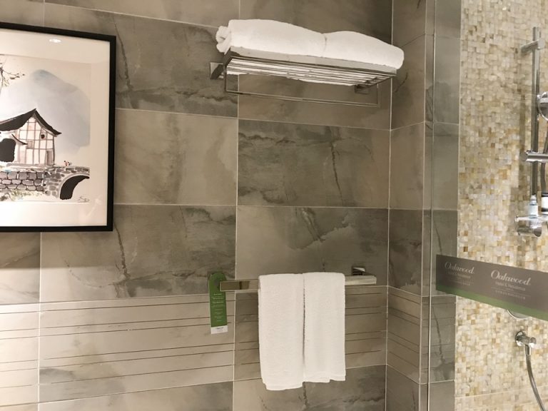 バスタオル、ハンドタオルは2組みずつ