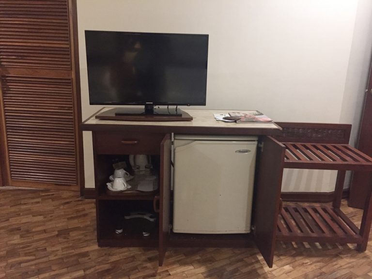 冷蔵庫(テレビ台下)