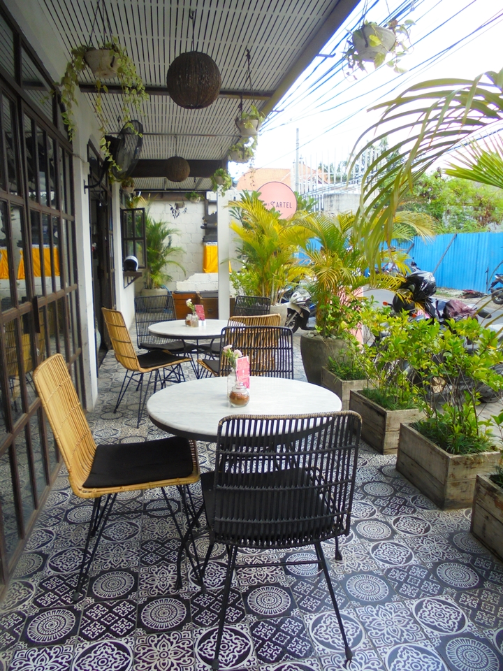 テラス席の一番奥のお席より(CARTEL)