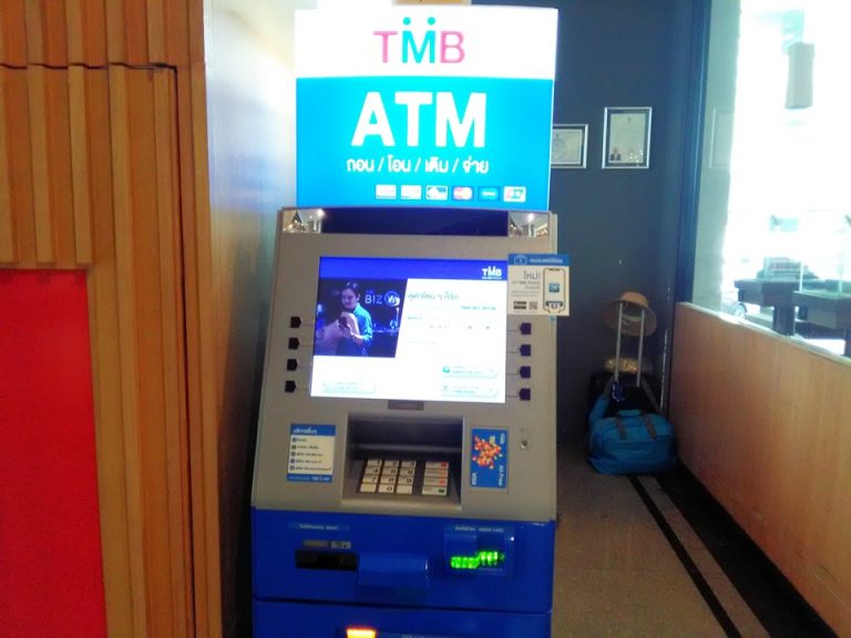 エントランス付近のATM
