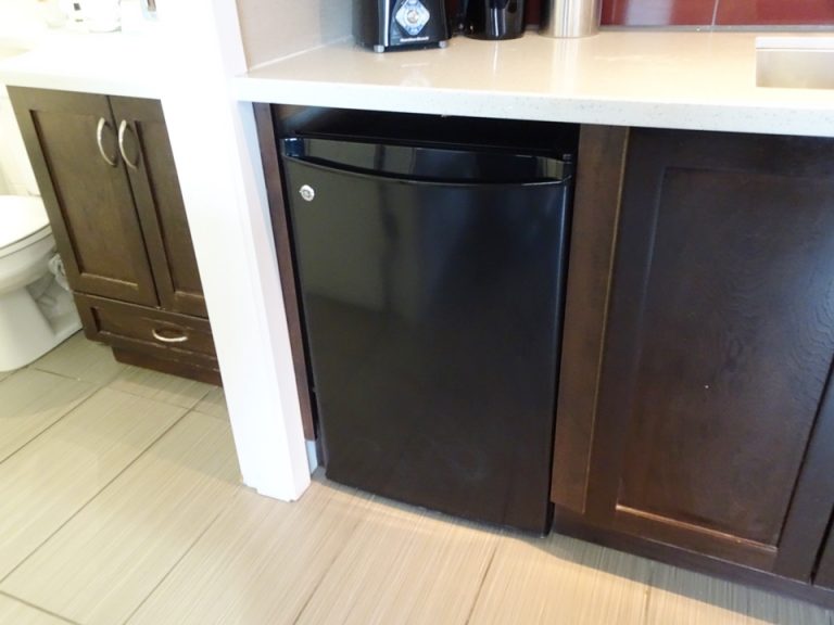 冷蔵庫閉じた状態