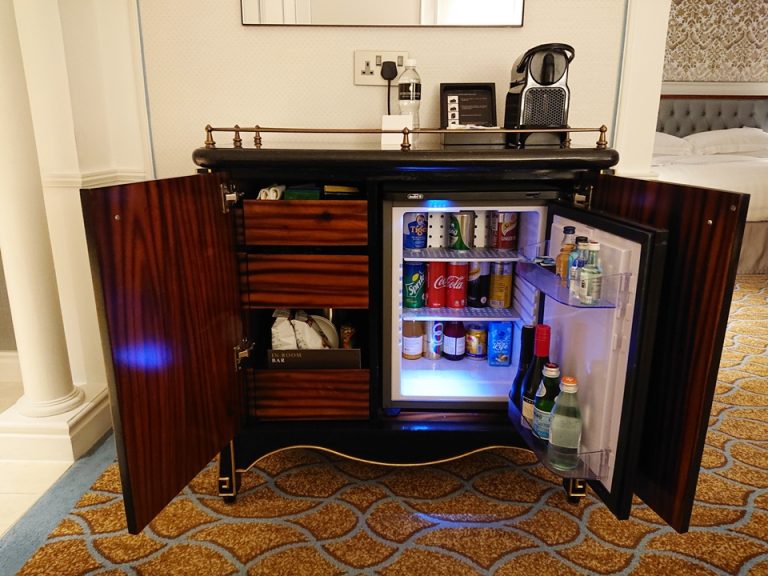 26冷蔵庫(開けた状態)