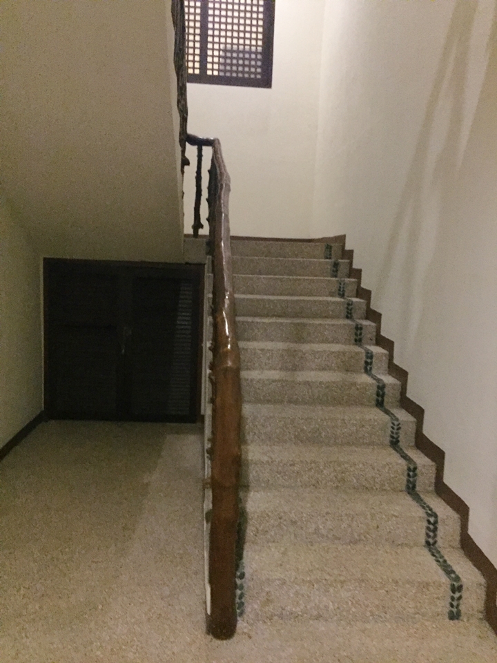 2階へ上がる階段