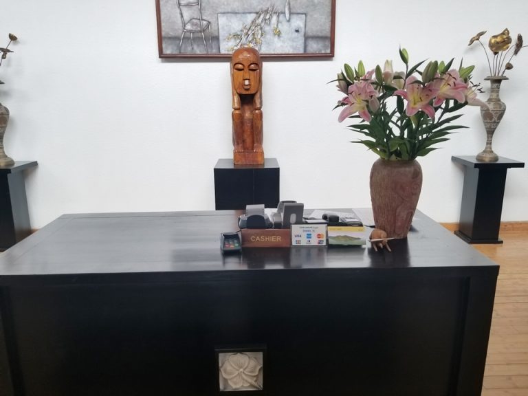 フロントカウンターの全体図です。