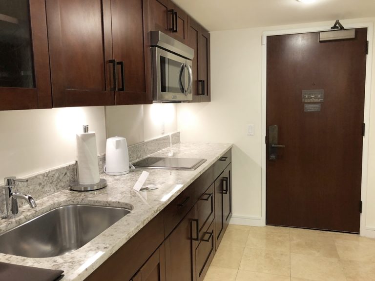 客室入り口方向