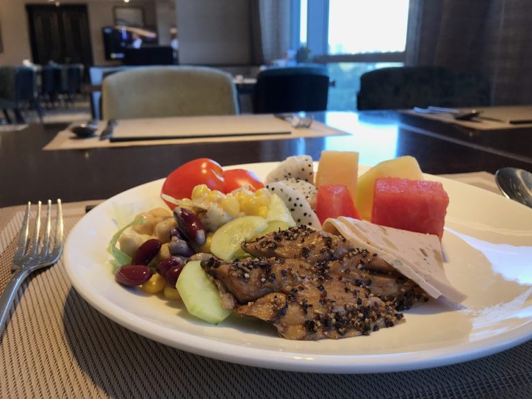 お魚の燻製、ハムもいただきながら