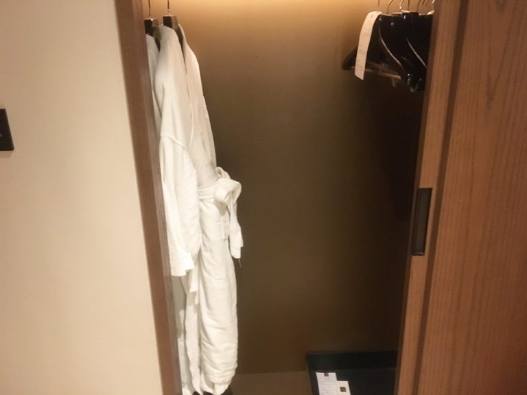 クローゼット内の全体の様子