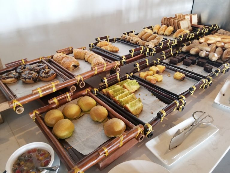 パンコーナー。ドーナツとメロンパンが美味しかったです!