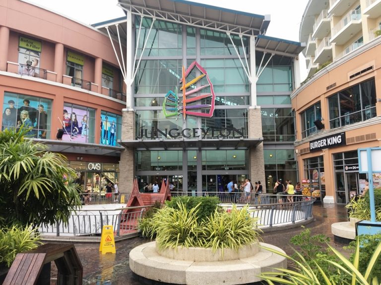 パトンビーチにあるジャングセイロン。車で30分ほどの距離です