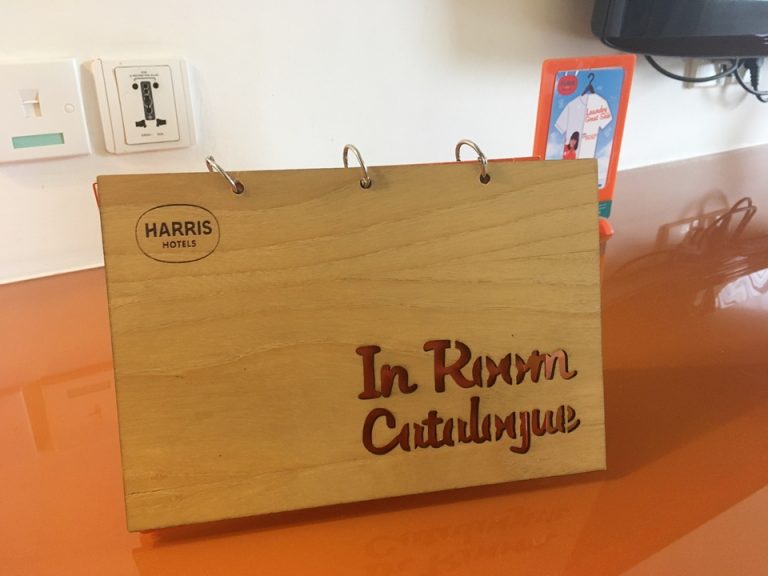 フードメニューやホテル案内等