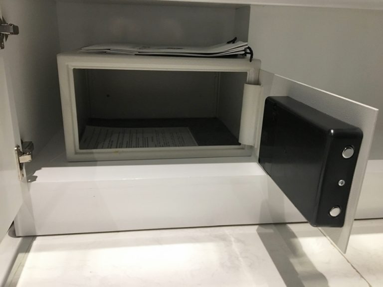 セーフティボックスを開けたところ