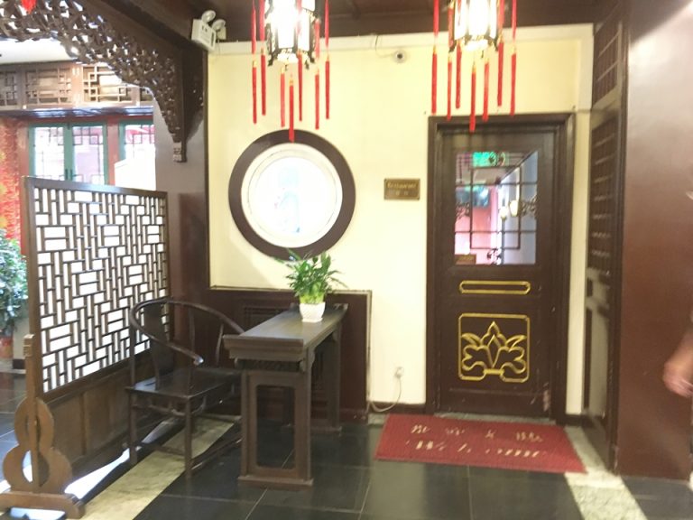 ロビー脇デスク