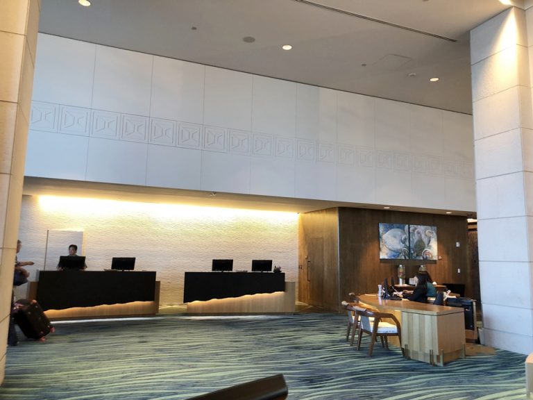 フロント、コンシェルジュデスク。