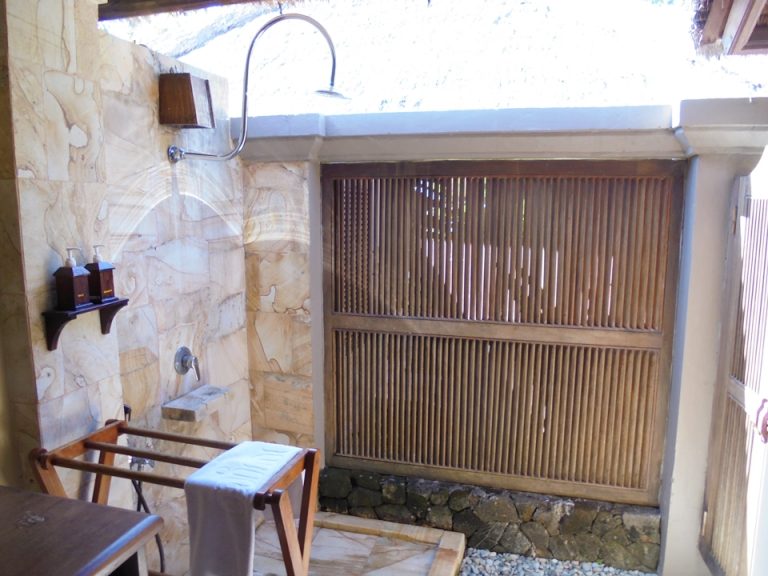 オープンなシャワールーム