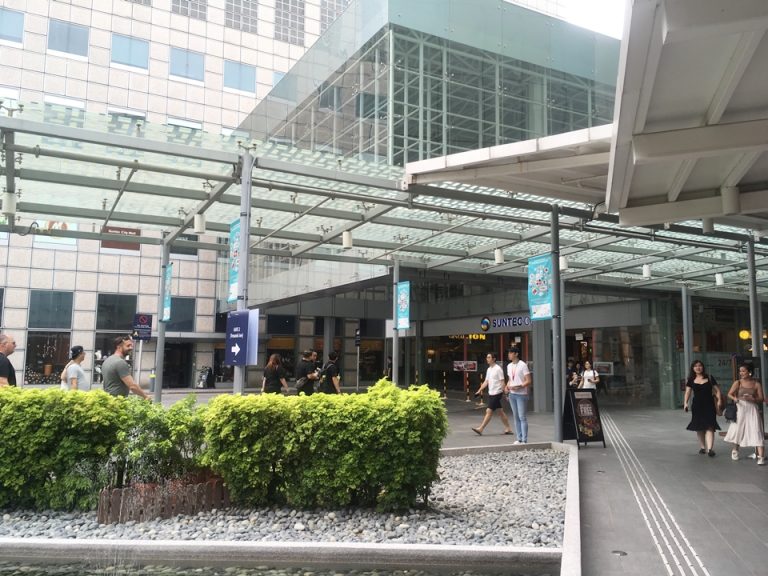 suntec cityという大きなショッピングモールも歩いてすぐのところにあります。