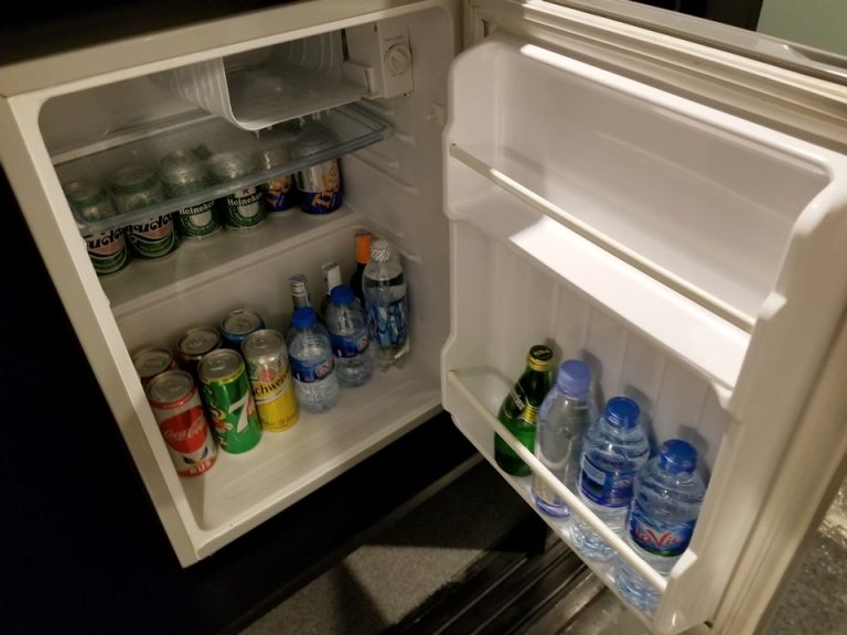 冷蔵庫には飲み物がたくさんありました。