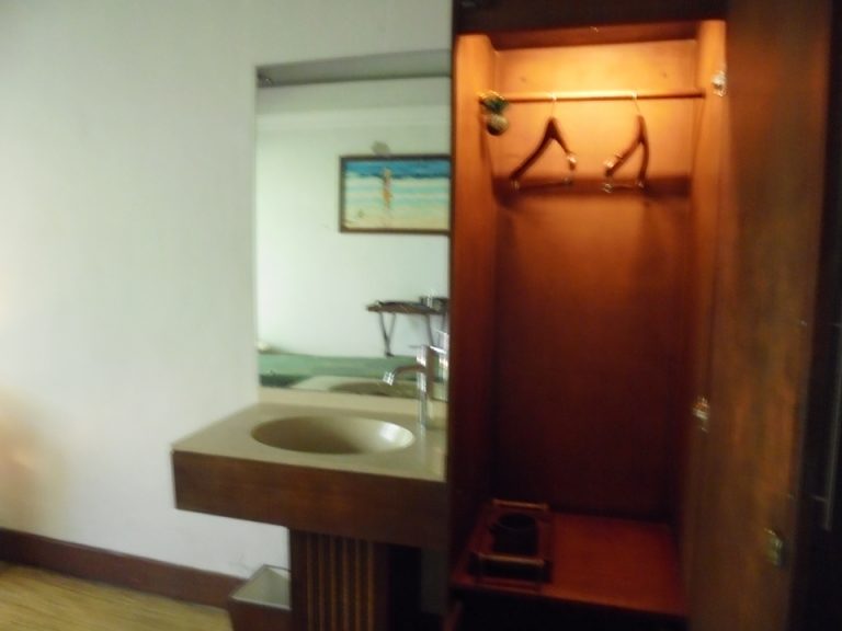 クローゼットと洗面台