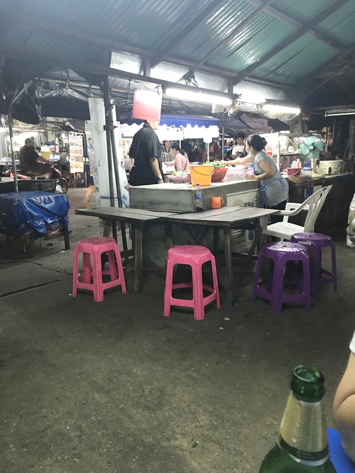 タイ人が集まる屋台街