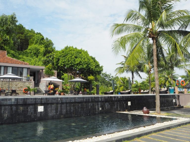 メインのプールの下に子供用の浅いプールもありました。