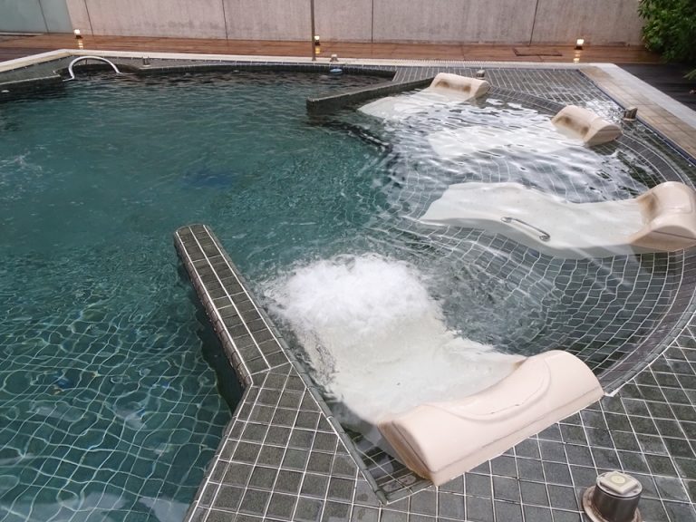 プール_温水ジャグジーイス型