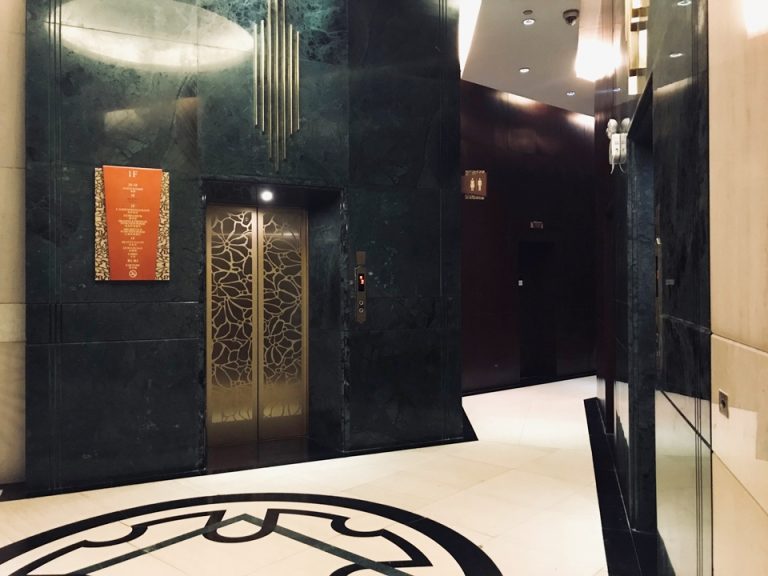 エレベーター外(1階)2