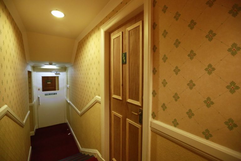 廊下とドア_8222