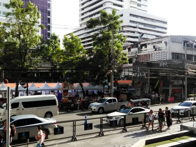 ホテルはサイアム駅直結です