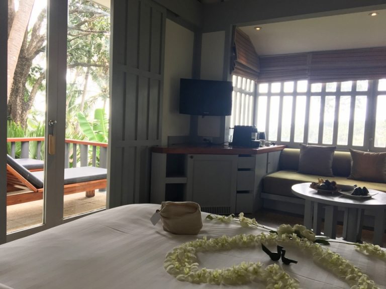 ベッドから見たテレビ。小さめです