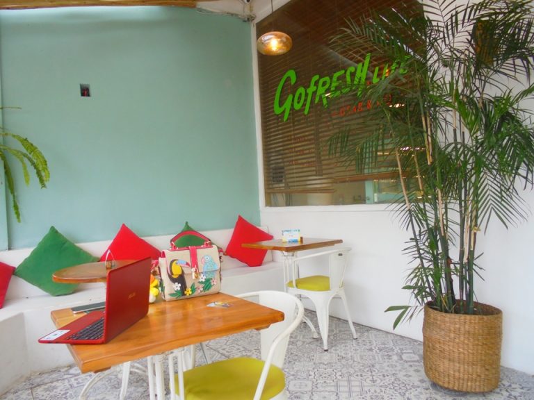 トロピカルな内装の可愛いカフェ(Go Fresh)