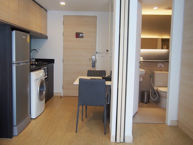 客室全体(入口方向)2