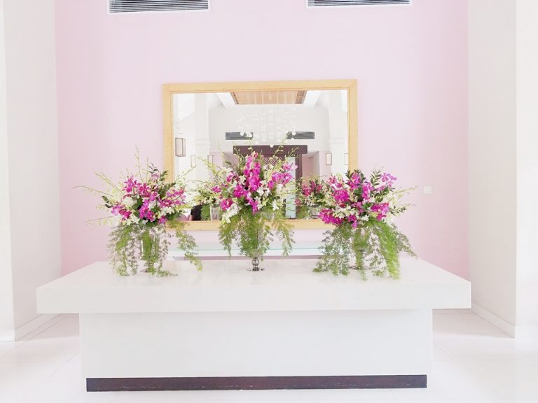 フロントには綺麗な花が飾られていました。