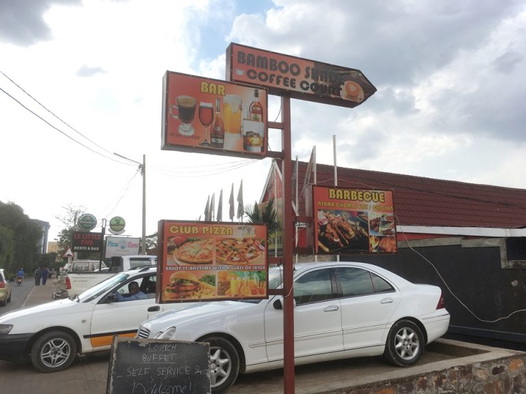 ホテル近くのレストラン