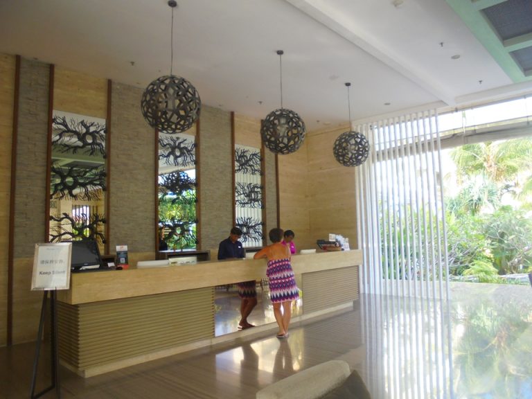 レセプションカウンターの雰囲気。スムーズで迅速な対応です