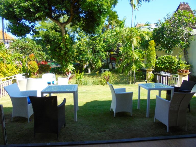 日差しが燦々と降り注いで、吹き抜けるとても気持ちがよかったです