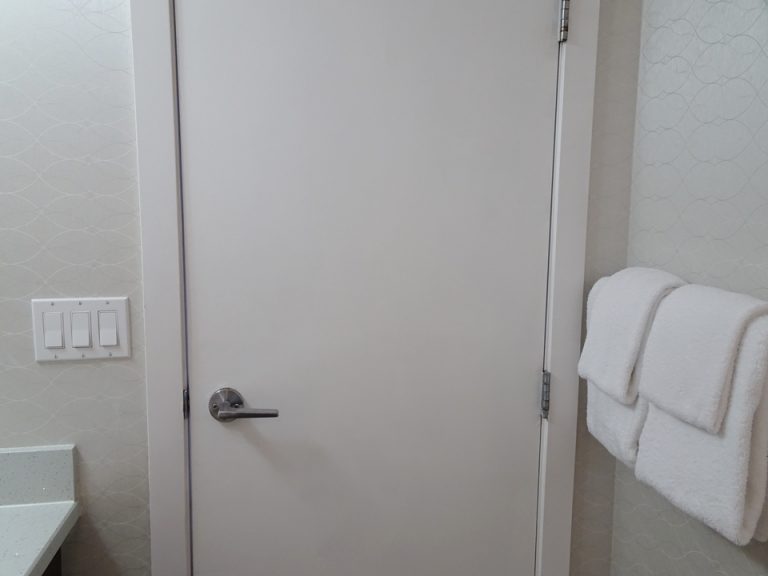 バスルーム内から入口