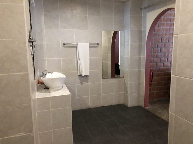 バスルーム内から入口