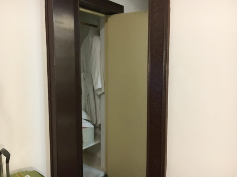 クローゼット外観2