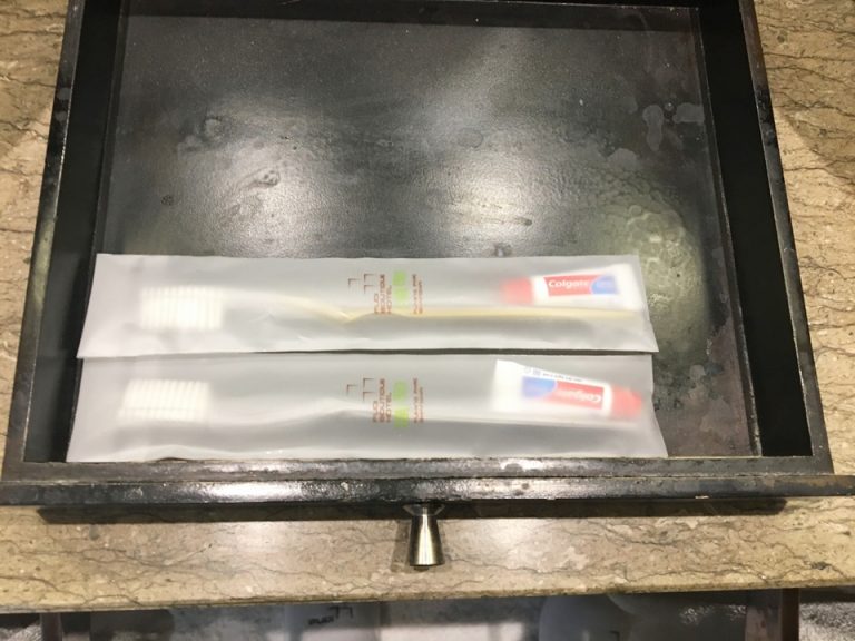 歯ブラシセット。こちらのみ2点あります