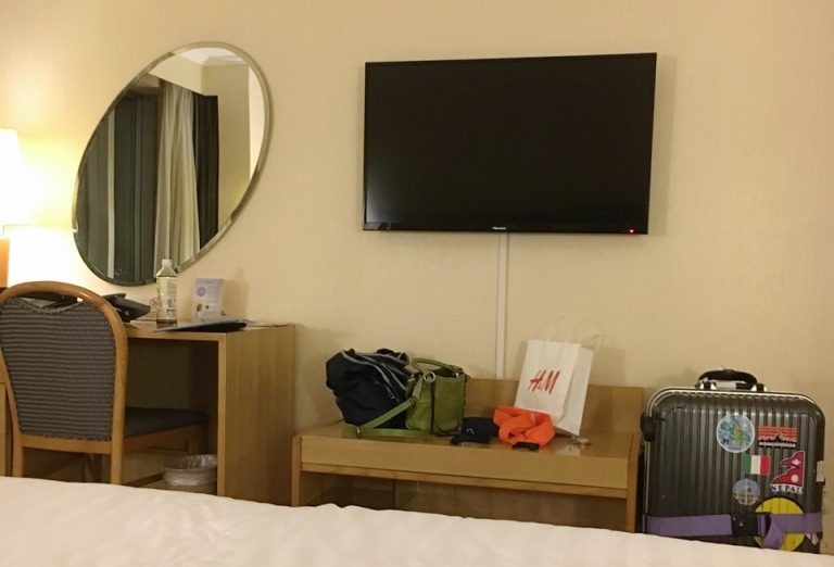 ベッド方向からテレビ