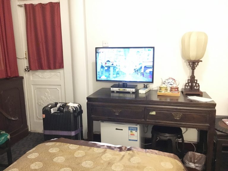 ベッド方向からテレビ