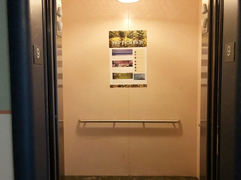 エレベーター内