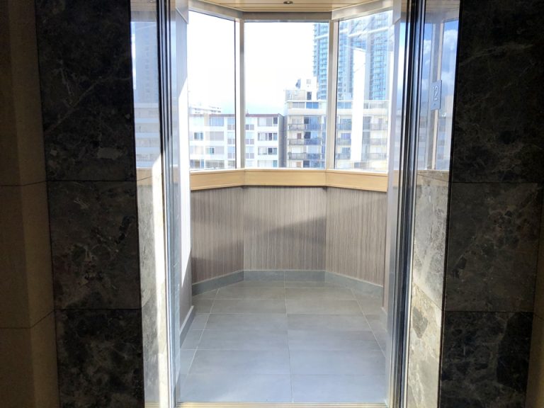 エレベーター内