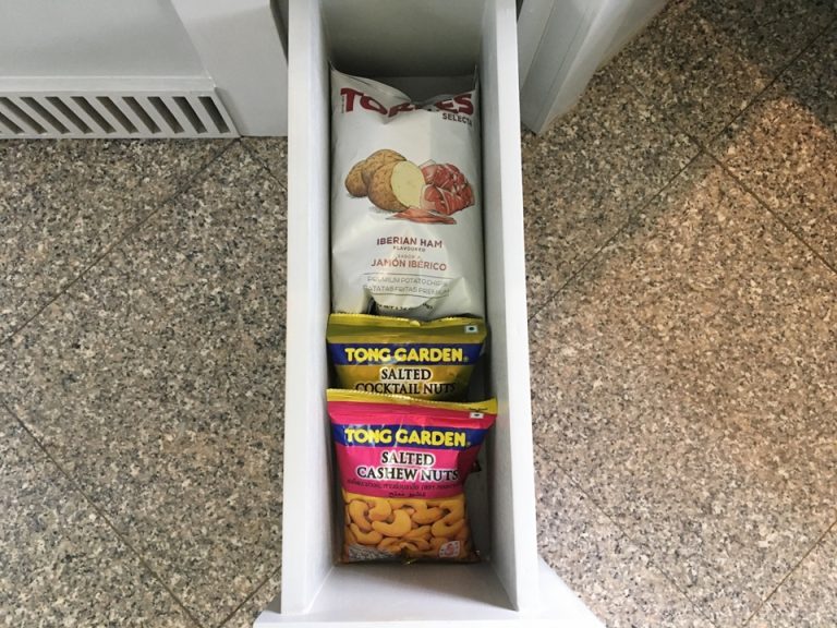 ポテトチップスとナッツ