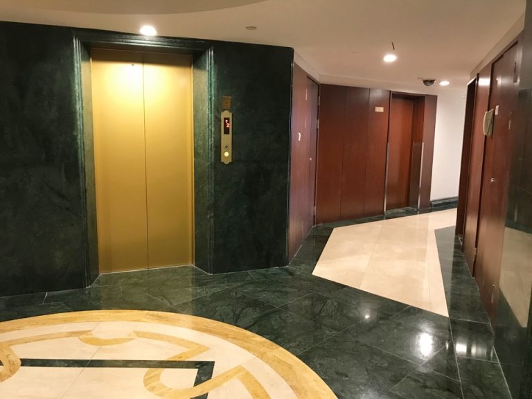 エレベーター外(客室フロア)1