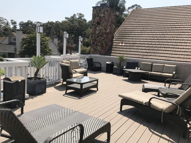 フロント上階にあるサンタン場所?